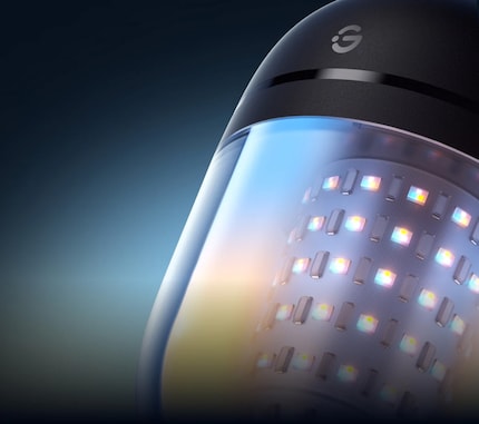 Ogni lampadina contiene 55 LED RGB e 54 LED bianchi.