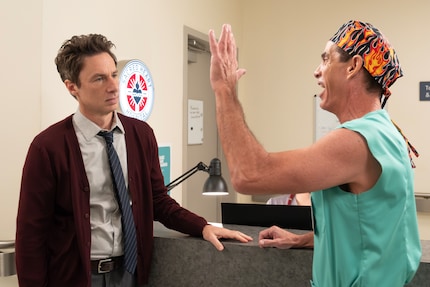 JD (Zach Braff) und «der Todd» (Robert Maschio) geben sich wohl sowas wie ein Revival-Five.