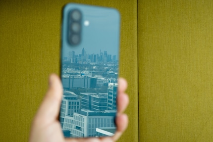 The Galaxy A37 and A57 are also suitable for a quick outfit check.