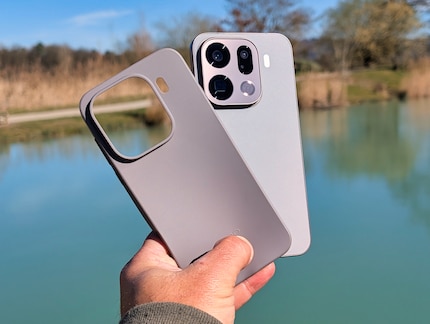 Oppo levert dit bijpassende plastic hoesje direct bij het toestel.