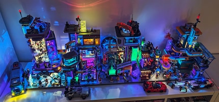 Erst mit Licht entfalten die Modelle ihre volle Präsenz und wirken wie echte Miniaturwelten.