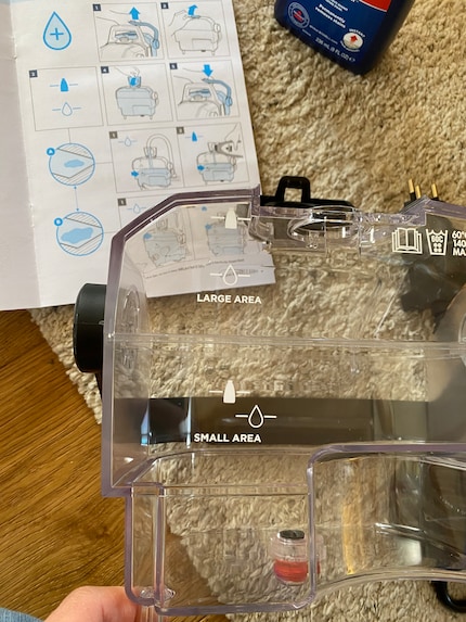 Vullen met wasmiddel en water spreekt voor zich.