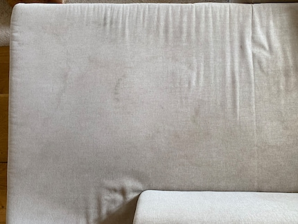 Die alten Fleckenränder verbleichen, ganz weg bekomme ich sie aber nicht.