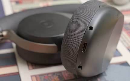 Für Fans von kabelgebundenen Verbindungen lässt sich das Headset auch mit Draht anschliessen.