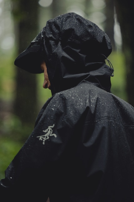 Les matériaux hybrides techniques doivent préparer les motards aux changements rapides de temps.