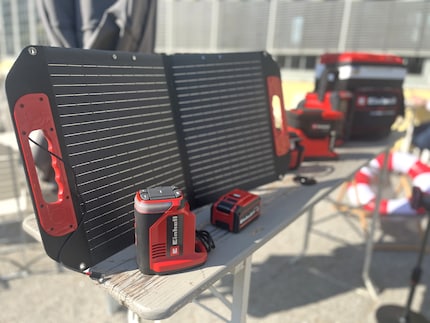 Das Solarpanel, um das Akku-System auch abseits von Steckdosen laden zu können. Wie gut es funktioniert, werde ich demnächst testen.