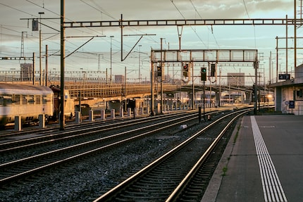 Den Himmel habe ich hier grünlich eingefärbt. Dazu muss er erst maskiert werden. Das klappt, ist aber aufwändiger als in Lightroom.