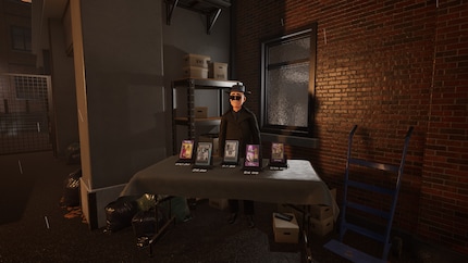 Sieht aus wie jemand, der die Frage: «Zeig mir, was du hast», falsch verstehen könnte. Der Videokassetten-Dealer ist aber harmlos.