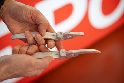 Leicht dank Luftfahrt-Aluminium: die Scherengriffe.