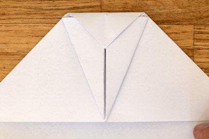 Wenn du das ordentlich machst und alles noch einmal glatt streichst, entsteht ein stabiler Rumpf.