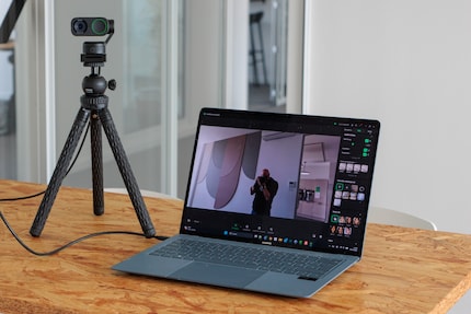 Met een statief kan de Insta360 Link 2 flexibel worden gebruikt.