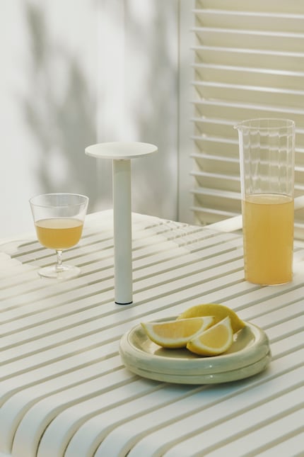 Haftet an Metall, fügt sich überall ein.