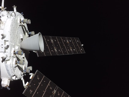 Eine fix montierte GoPro liefert Bilder von einem der Solarzellen-Flügel.