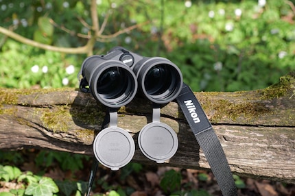 Bei mir haben die Objektivabdeckungen stets gut gehalten.