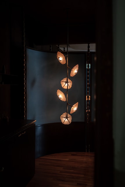 Die Salina-Kollektion umfasst acht Leuchten und Möbelstücke.