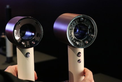 The cold air button also seems to have disappeared from the small model.