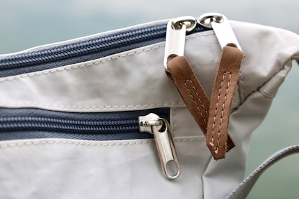 Zwei separate Fächer mit Reissverschluss – so spare ich mir das Suchen nach Schlüssel & Co.