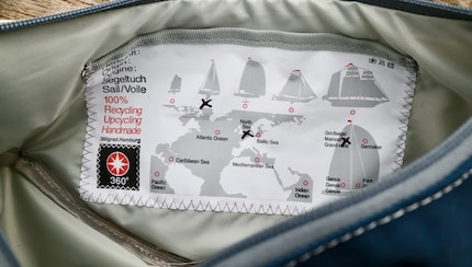 Welche Stürme die Tasche im früheren Leben wohl schon überstanden hat?