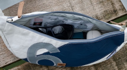 Die Tasche bietet Platz für Sonnenbrille, Portemonnaie und andere Kleinigkeiten.