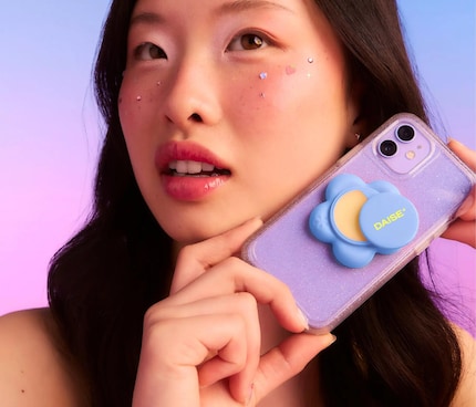 Aufschieben und Lippen pflegen.