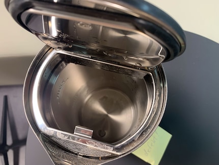 Selbst der abnehmbare Kalkfilter besteht komplett aus Edelstahl. Nur am Deckel und am Temperaturfühler ist Kunststoff unverzichtbar.