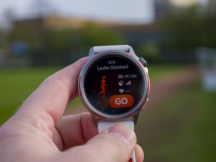 Vor dem Start des Trackings sehe ich die prognostizierte verbleibende Laufzeit bei GPS-Nutzung.