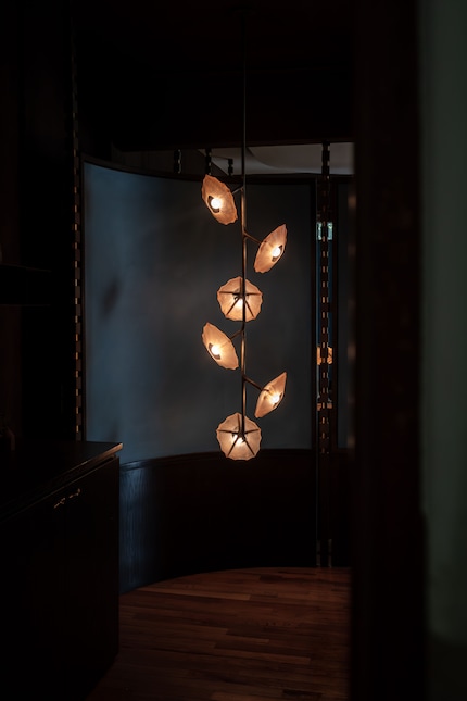 Die Salina-Kollektion umfasst acht Leuchten und Möbelstücke.