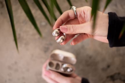 «Moto Buds Loop Swarovski» in der Farbe French Oak.