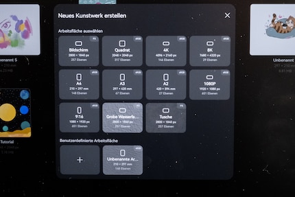 Die Ebenen sind je nach Dateigrösse begrenzt, aber auch für grosse Plakate sollte es ausreichen.