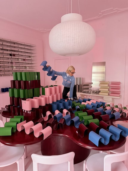 Ihr Wavy Shelf produziert und verschickt Sarah in Berlin von Hand.