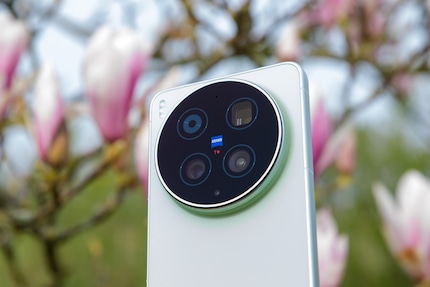 Das Kameramodul thront auf der Rückseite.