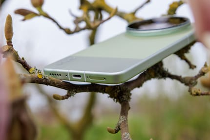 Ladeanschluss an der Unterseite.