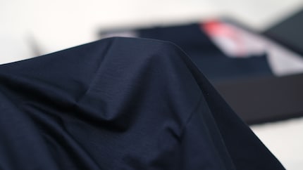 Moeilijke taak voor mij als geteste: het zijdeachtige gevoel van de stof overbrengen op een foto. Ik heb het geprobeerd.