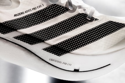 Das Zusammenspiel von Carbon und Schaumstoff ermöglicht die Performance des Leichtgewichts.