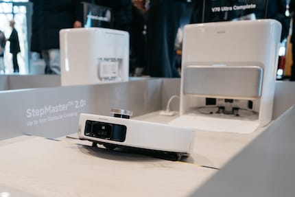 The robot climbs over obstacles - up to nine centimetres high.