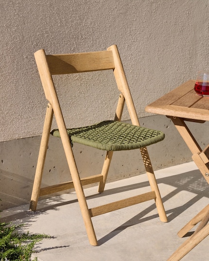 Of je nu binnen of buiten zit, dit model biedt opklapbaar comfort.