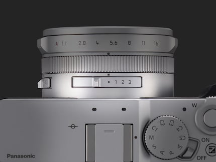 For its compact dimensions, the lens offers a lot of flexibility.