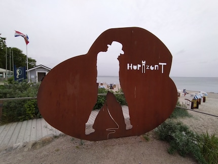 Die Silhouette reicht und jeder weiss, wer gemeint ist. Statue am Timmendorfer Strand, wo Udo den Song «Horizont» geschrieben hat.