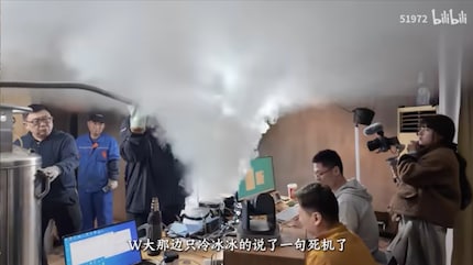 The liquid helium provides plenty of vapour.