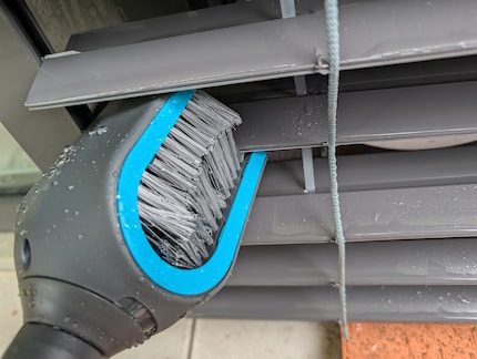 Er is weinig ruimte aan de buitenkant van de lamellen. Schoonmaken is vervelender.