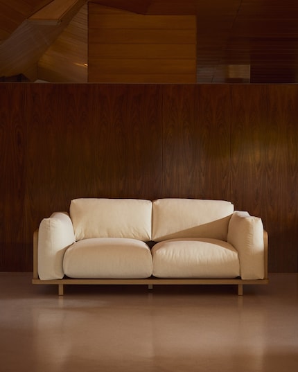 Ein Sofa, das eine Aussage macht und gleichzeitig Platz lässt.