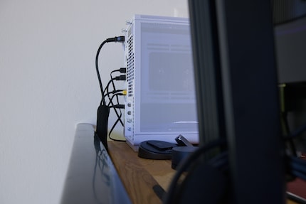 Besser, aber die Kabel verschwinden halt nicht.