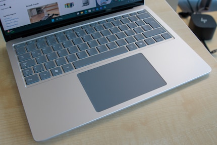 Das adaptive Touchpad ist angenehm groß.
