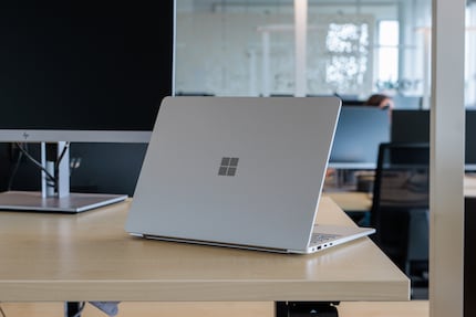 Surface-Logo auf dem Deckel.