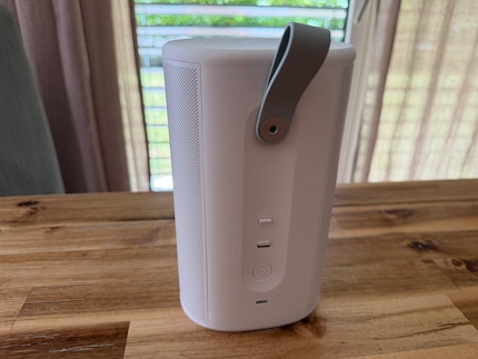 USB-C, Bluetooth und Voice-Control-Button sind ebenfalls vorhanden.