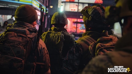 Kurz vor dem ersten Angriff: Soldaten patrouillieren in einer koreanischen Grossstadt.