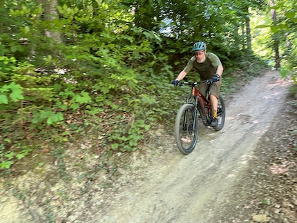 It's all Downhill from here. Auch bergab macht das Fahren mit der Bosch Performance Line CX Spass.