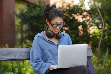 Beim Dell XPS 13 ist nur die Basiskonfiguration preislich mit dem MacBook Neo auf Augenhöhe.