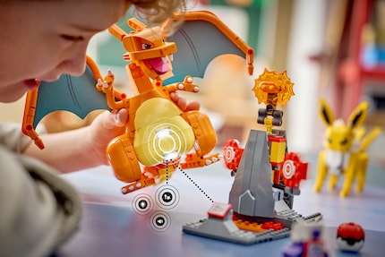 Glurak is one of the two big starter sets with Smart Brick. This is where Smart Play is most clearly sold as a battle and training system.