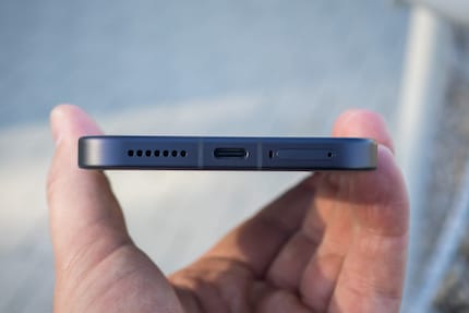 Geladen wird das Xiaomi 17T Pro über USB-C oder drahtlos.